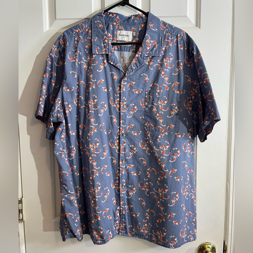 Men’s Double XL (XXL) Goodfellow & Co Koi all over print button down shirt